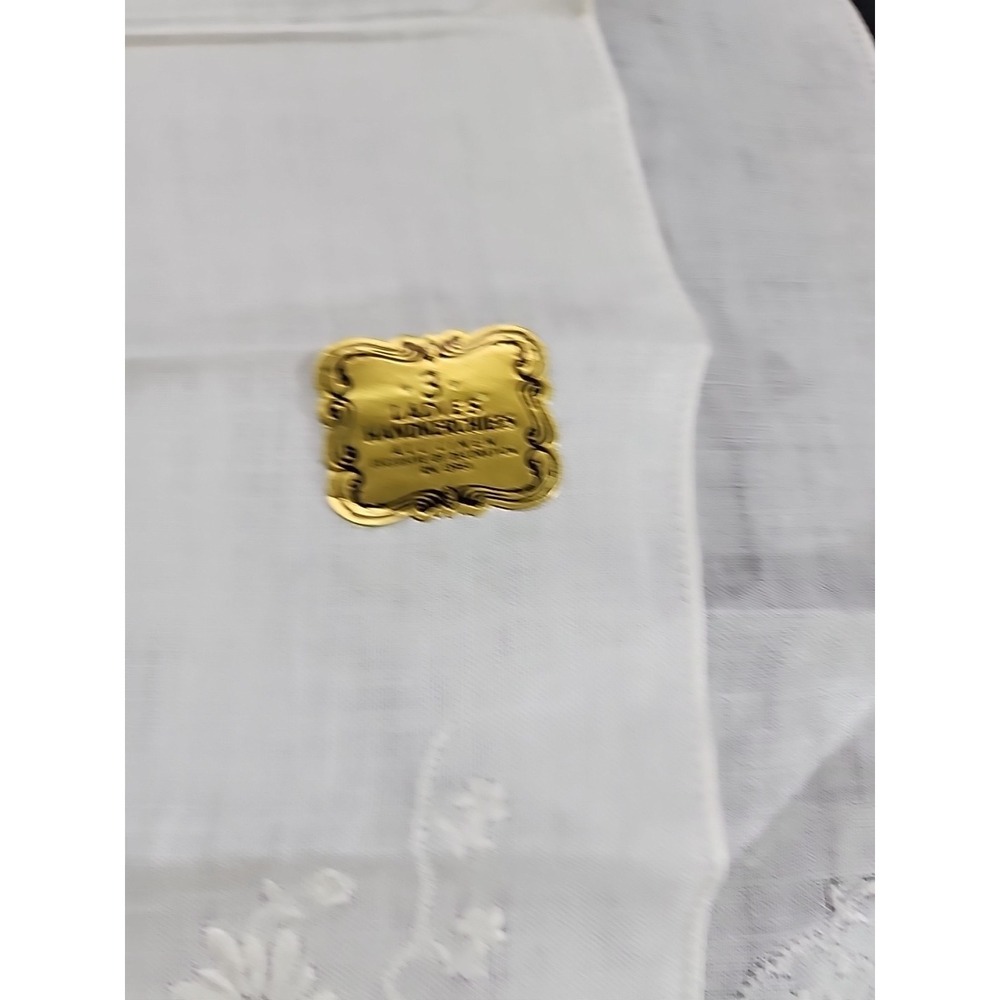 Vintage Dainty White Linen Hankie with Lace Trim Wedding Set Of 3 - Picture 5 of 8